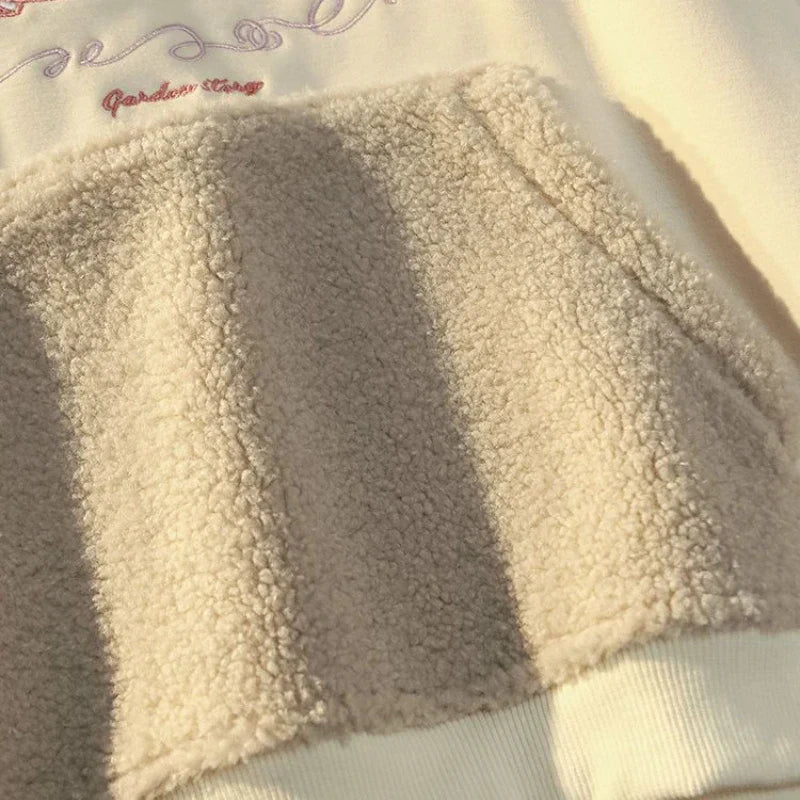 Kalpli ve Bitkisel Motiflerle Süslenmiş Rahat Kesim Sweatshirt