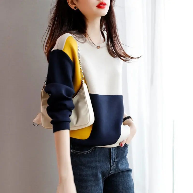 Yuvarlak Yaka Uzun Kollu Renkli Dikişli Sweatshirt – Rahat ve Şık!