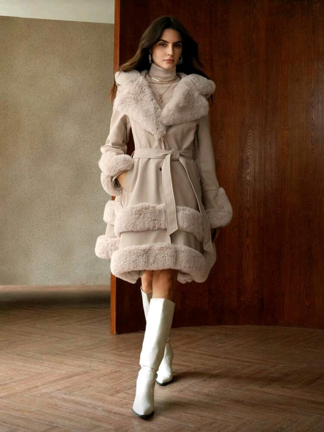 Kadın Kışlık Kürk Detaylı Şık Kaban – Bej Renk Kapüşonlu Model