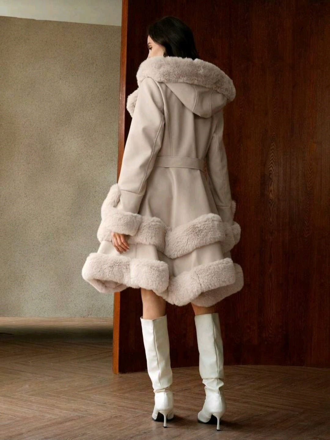 Kadın Kışlık Kürk Detaylı Şık Kaban – Bej Renk Kapüşonlu Model