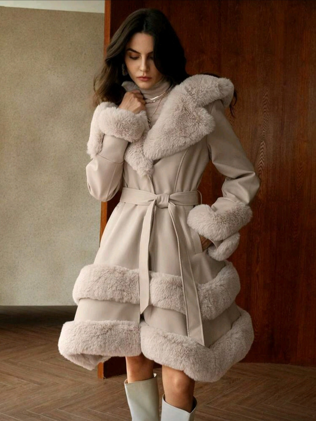 Kadın Kışlık Kürk Detaylı Şık Kaban – Bej Renk Kapüşonlu Model