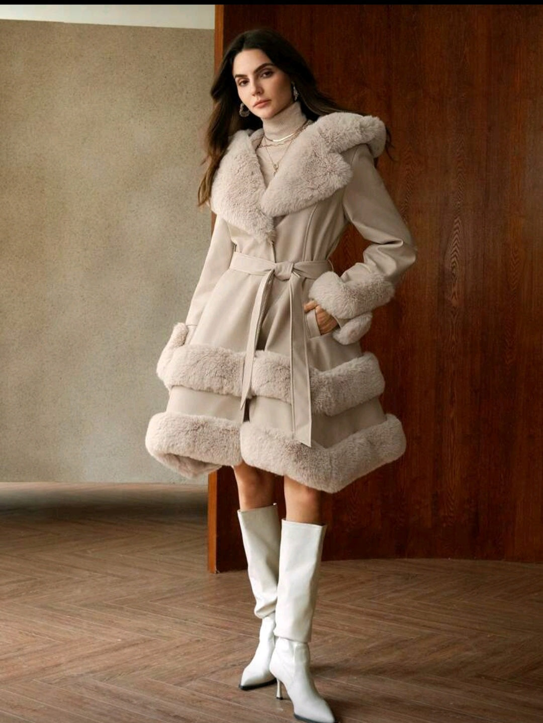 Kadın Kışlık Kürk Detaylı Şık Kaban – Bej Renk Kapüşonlu Model